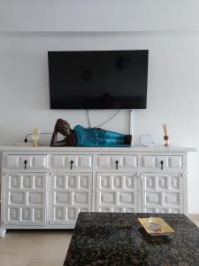 a white dresser with a television on top of it at Apartamento bahía in Miami Platja