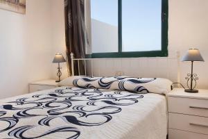 A bed or beds in a room at Balcón de Amadores 1