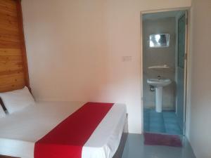 Postel nebo postele na pokoji v ubytování Dots bey beach cabana uppuveli