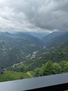 Afbeelding uit fotogalerij van HASTEPE DAĞ EVLERİ in Çamlıhemşin
