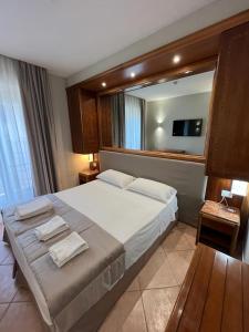 a bedroom with a large bed and a mirror at AFFITTACAMERE REGIO in Rome