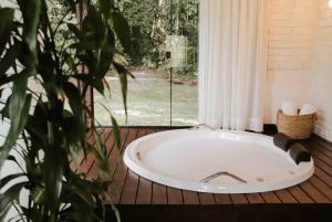 Zahrada ubytování Casa de campo em Joinville com Hidromassagem e Lareira