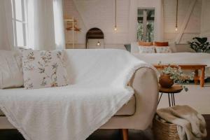 Posezení v ubytování Casa de campo em Joinville com Hidromassagem e Lareira