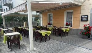 Restoran või mõni muu söögikoht majutusasutuses Hotel Acla Filli