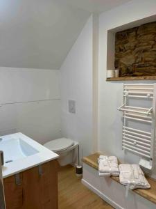 Kylpyhuone majoituspaikassa Gite les bois d Orceil