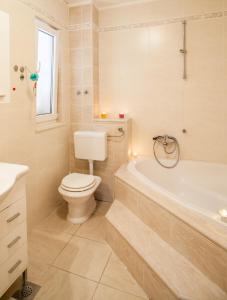 Kúpeľňa v ubytovaní Apartments Tino + 37 fotografií