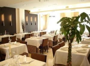 Restaurace v ubytování hotel asador versus