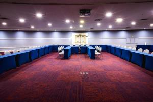 a large room with blue tables and chairs at Comfort Suites Alphaville in Barueri