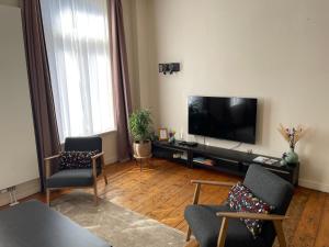 TV a/nebo společenská místnost v ubytování Les Charmes d'Ostende