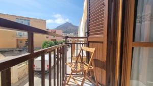 a chair on a balcony with a view of a mountain at Casa di Catalina in Favignana