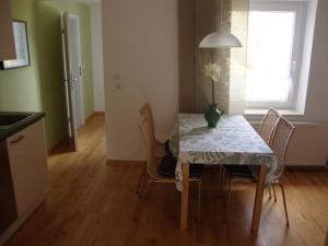 Η κουζίνα ή μικρή κουζίνα στο Wolgast, FeWo Stubber +6 φωτογραφίες