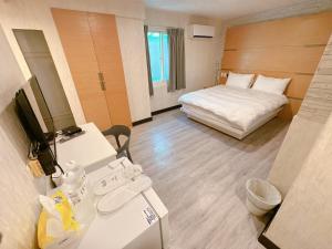 Kama o mga kama sa kuwarto sa 新獅城商務旅館New Lion City Hotel