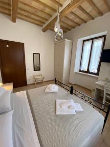 A bed or beds in a room at B&B I Giardini