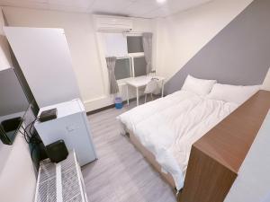 Kama o mga kama sa kuwarto sa 新獅城商務旅館New Lion City Hotel