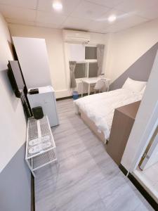 TV a/nebo společenská místnost v ubytování 新獅城商務旅館New Lion City Hotel