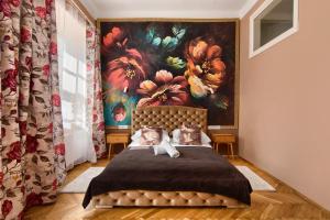 Säng eller sängar i ett rum på Mikołajska 5 Apartments