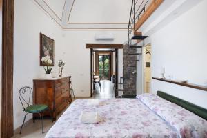a bedroom with a bed and a table and a chair at Casetta Punta la Guardia in Vico Equense