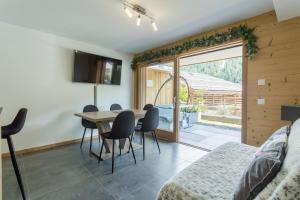 Μια τηλεόραση ή/και κέντρο ψυχαγωγίας στο Appartement Le Barat'ski