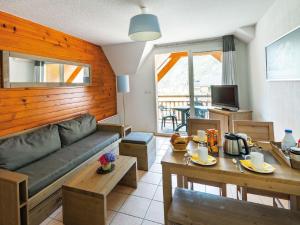 Μια τηλεόραση ή/και κέντρο ψυχαγωγίας στο Well-kept apartment with thermal baths