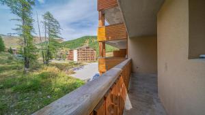 a balcony of a building with a view of a mountain at Chalets du Verdon 3302 - pied des pistes -6 pers in La Foux