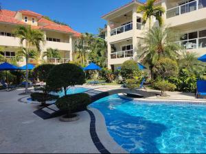 Swimming pool sa o malapit sa Paradise Condos Cabarete DR