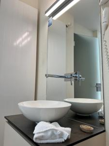 Kamar mandi di Hotel Felmis SELF CHECK-IN