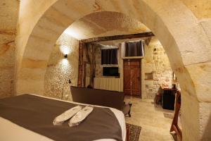 TV a/nebo společenská místnost v ubytování Canyon Cave Hotel