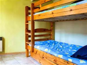 Двухъярусная кровать или двухъярусные кровати в номере Appartement de 2 chambres avec vue sur la ville et wifi a Marseille a 4 km de la plage