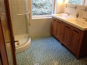 a bathroom with a sink and a tub and a toilet at Charmantes Landhaus mit Garten und traumhaftem Fernblick in Thal +40 photos