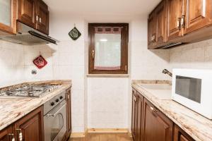 Kuchyň nebo kuchyňský kout v ubytování DOLF - Villa Ombrosa + 26 fotografií