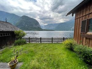 a house with a view of a lake and mountains at Privatzimmer am See in Hallstatt