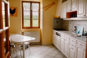 gîte la vannageoise的厨房或小厨房
