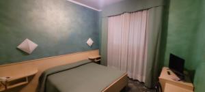 TV a/nebo společenská místnost v ubytování HOTEL PARADISO