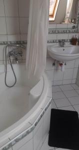 A bathroom at Komfort Apartman