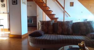 A seating area at Komfort Apartman