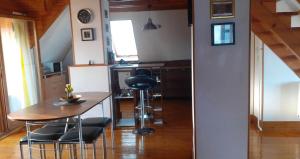 A kitchen or kitchenette at Komfort Apartman