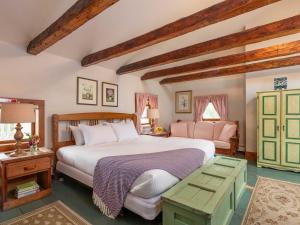 a bedroom with a large bed and a table at Old Stagecoach Inn in Waterbury