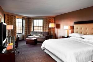 Ένα ή περισσότερα κρεβάτια σε δωμάτιο στο Sheraton Parsippany Hotel