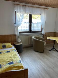 Postel nebo postele na pokoji v ubytování Pension am Eichenhain