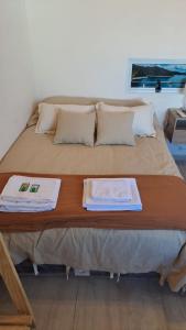 a bed with two towels on top of it at Rincón con Encanto in Salta