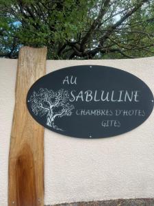 una señal para una clínica china de saululum en Au Sabluline chambres d'hôtes gîtes, en Draguignan