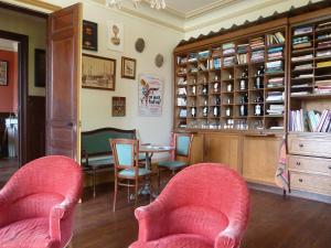 a room with two chairs and a table in a room at Le Domaine du Meunier in Mortagne-sur-Gironde