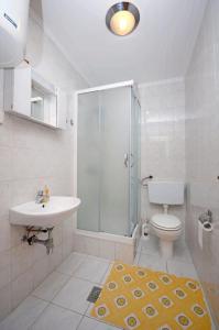 Koupelna v ubytování Apartments Marinko + 28 fotografií