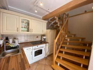 O bucătărie sau chicinetă la Ferienwohnung Keilbergpanorama +57 fotografii