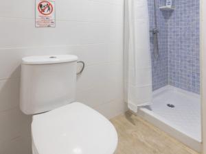 a bathroom with a white toilet and a shower at Apartamento Nire Lula en la misma playa in El Cotillo