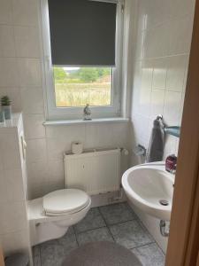Koupelna v ubytování Wohnung in Möser mit Grillmöglichkeit
