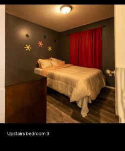 Krevet ili kreveti u jedinici u objektu Entire home - 4 bedrooms Pink door-ed wonder