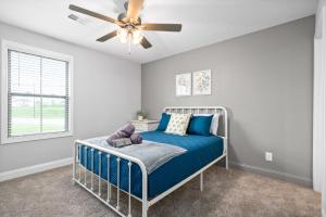 a bedroom with a bed with a ceiling fan at Modern 3-bedroom Close To Ft, Campbell in Clarksville