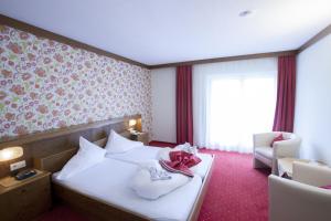 Postel nebo postele na pokoji v ubytování Hotel Silvia + 37 fotografií