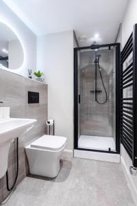 a bathroom with a shower and a toilet and a sink at The Stylish Spot 1 Bed Apt in Leeds City Centre in Leeds